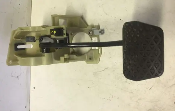 BMW 6 E63 E64 Brake pedal 6760834