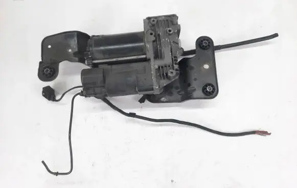 BMW X5 E70 Pneumatic air compressor holding bracket 6785506 754261