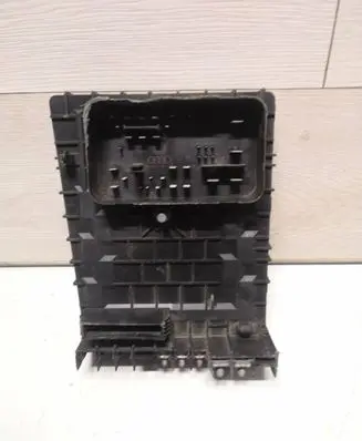 Volkswagen Tiguan Fuse module 1K0937125A