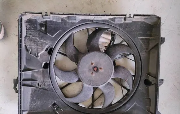 BMW 1 E81 E87 Electric radiator cooling fan 