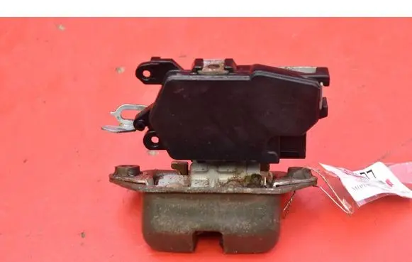 Subaru Forester SG Tailgate/trunk/boot lock/catch/latch 
