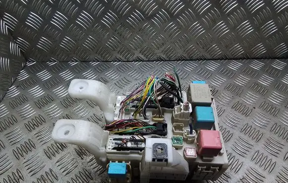 Toyota Prius (XW20) Fuse module 8273047290