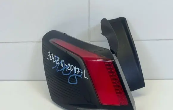 Peugeot 3008 II Rear/tail lights 9810477180