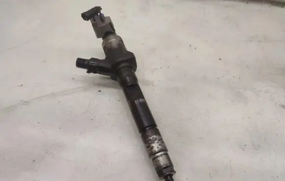 Mazda 6 Fuel injector R2AA13H50