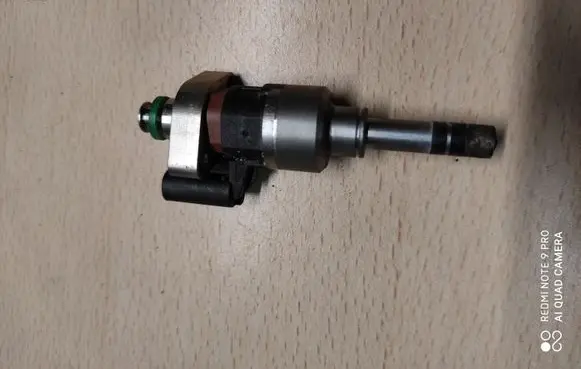 Chevrolet Malibu Fuel injector 17302332163