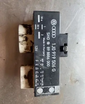 Volkswagen Bora Coolant fan relay 1J0919506