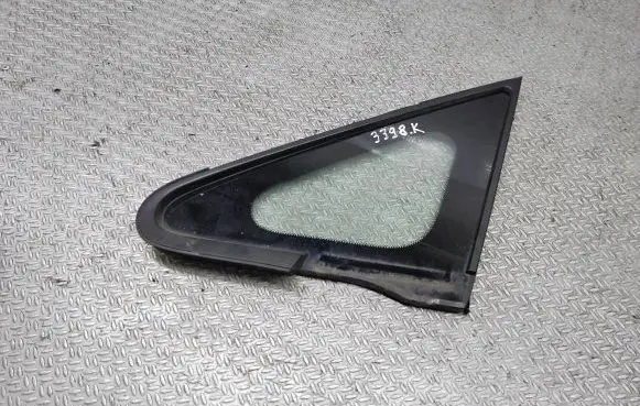 Nissan Tiida C11 Front door vent window glass four-door 