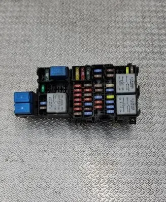 Renault Clio IV Fuse module 1550204416 PA6GG20GF10