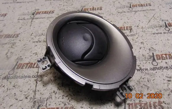 Nissan Juke I F15 Dashboard side air vent grill/cover trim 687611KE0A