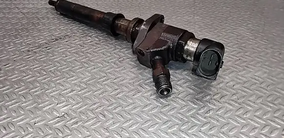 Volvo V50 Fuel injector 9657144580