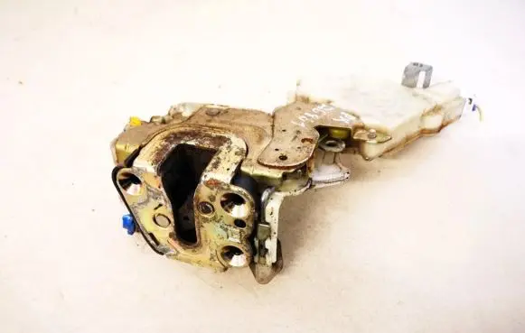 Nissan Terrano Front door lock 8055391l66