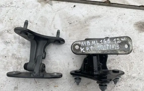 Mercedes-Benz ML W166 Front door hinge set 