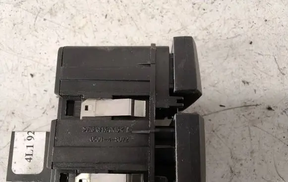 Audi Q7 4L Other switches/knobs/shifts 050148072