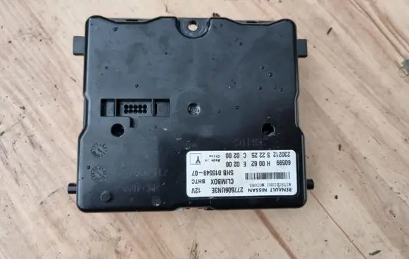 Nissan Qashqai J12 Air conditioner control unit module 277606UN3E