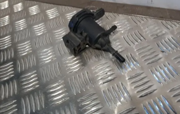 Mercedes-Benz GL X166 Vacuum valve A0014760532