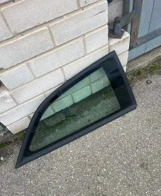 Audi A1 Side middle window/glass 
