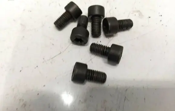 Volvo V70 Nuts/bolts 
