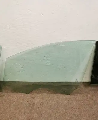 Ford Grand C-MAX Front door window glass four-door