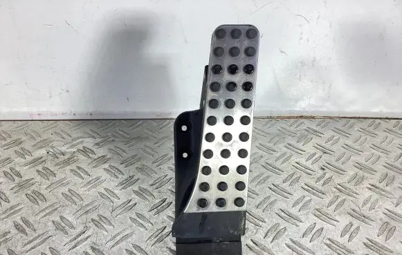 Mercedes-Benz GLC X253 C253 Accelerator throttle pedal A2533000104