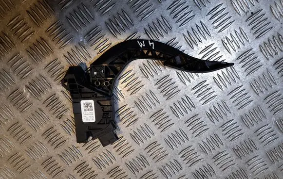Audi Q7 4M Accelerator throttle pedal 8W1723523
