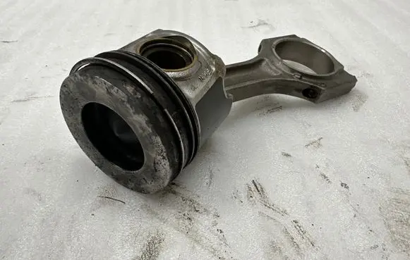 BMW 3 G20 G21 Piston with connecting rod