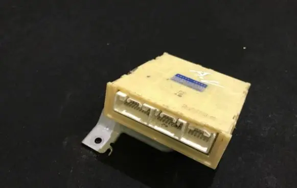 Toyota Avensis Verso Airbag control unit/module 8865044180 88650-44180