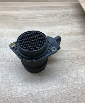Volkswagen Golf IV Mass air flow meter 06A906461 0280217121
