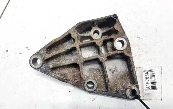 Engine mounting bracket