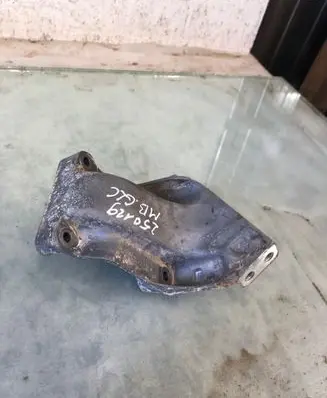 Mercedes-Benz GLC C254 Engine mounting bracket A6542234700