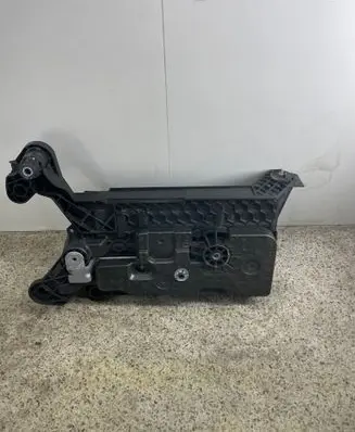 Seat Leon (5F) Battery tray 5Q0915331K