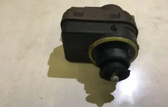 Headlight level adjustment motor