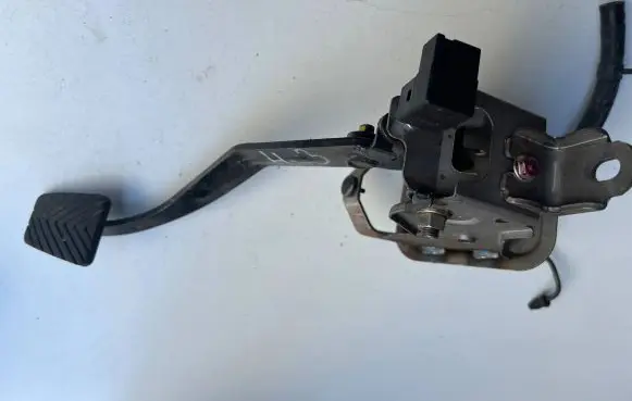 Hyundai i30 Clutch pedal 328021H130
