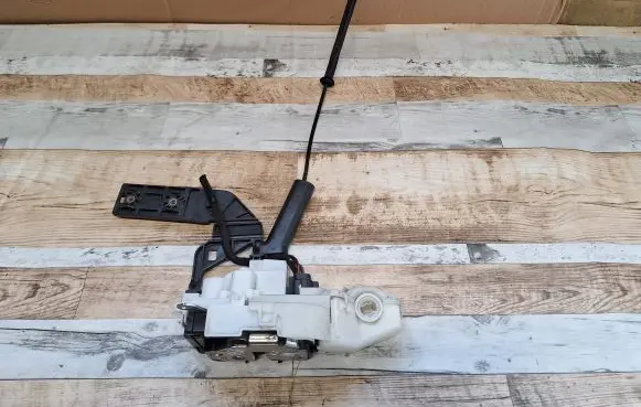 Alfa Romeo 159 Front door lock