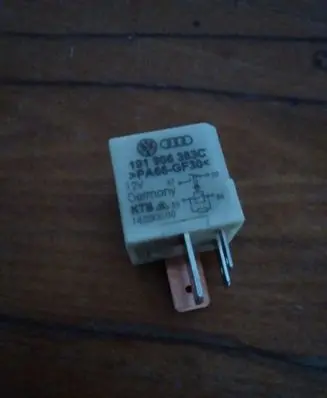 Volkswagen PASSAT B5.5 Fuel pump relay 191906383C