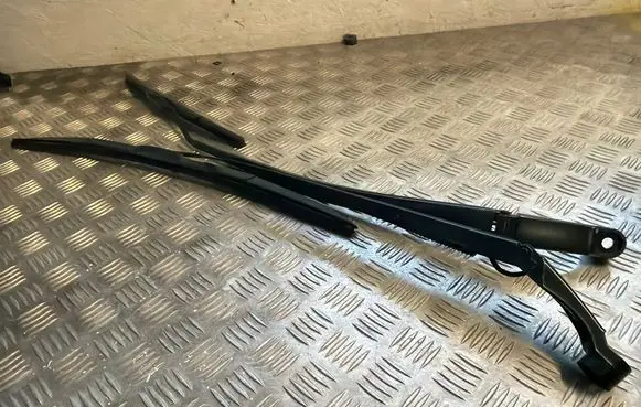 Toyota Yaris Cross Windshield/front glass wiper blade 