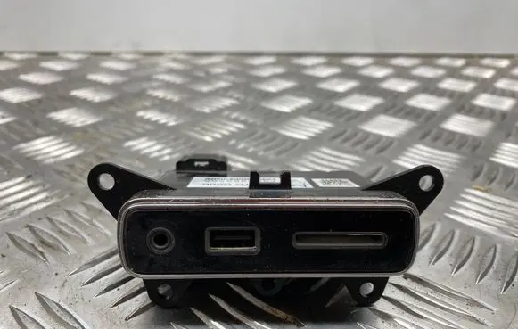 Dodge Durango III AUX in-socket connector 68289895AA