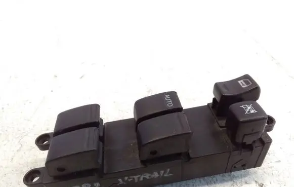 Nissan X-Trail T30 Electric window control switch