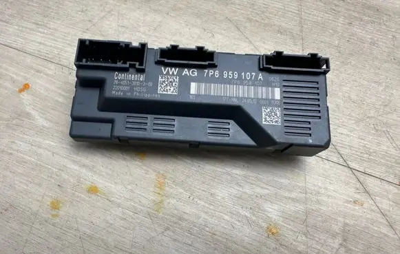 Volkswagen Touareg II Tailgate/trunk control unit/module 7P6959107A 7P6959107