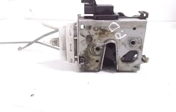 Audi A4 S4 B5 8D Front door lock 4D1837016D