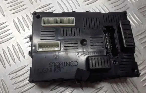 Nissan Micra Fuse box set 284B2BC520
