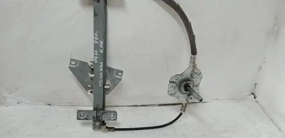 Rear door manual window regulator
