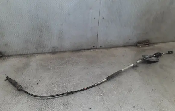 Toyota Yaris Gear shift cable linkage 