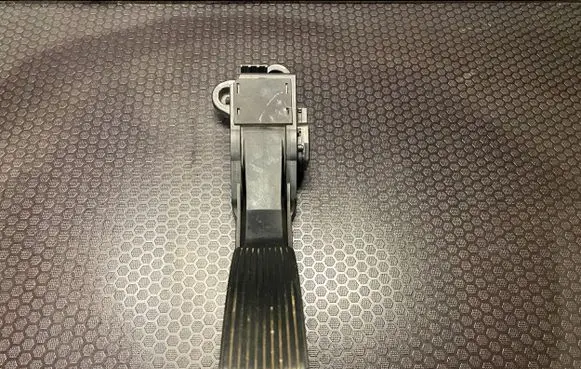 Mercedes-Benz ML W164 Accelerator throttle pedal A1643000004