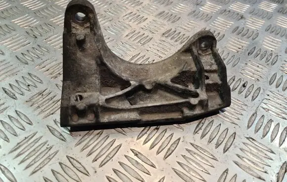 Audi A6 S6 C4 4A Engine mounting bracket 4A0199354