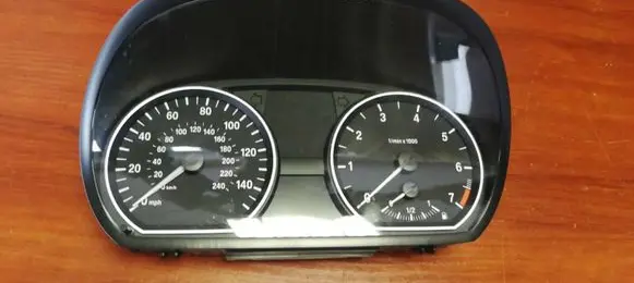 BMW 1 E81 E87 Speedometer (instrument cluster) 102496284