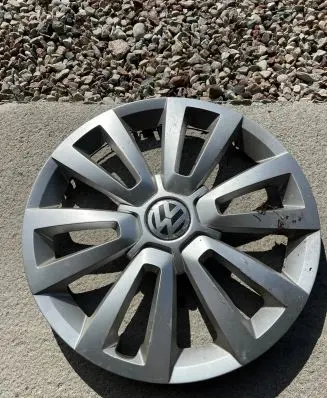 Volkswagen Golf Plus R16 wheel hub/cap/trim 5C0601147B