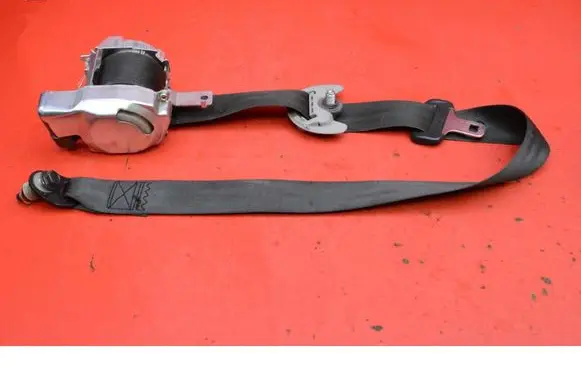Hyundai i30 Front seatbelt 