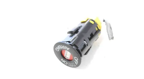 Passenger airbag on/off switch