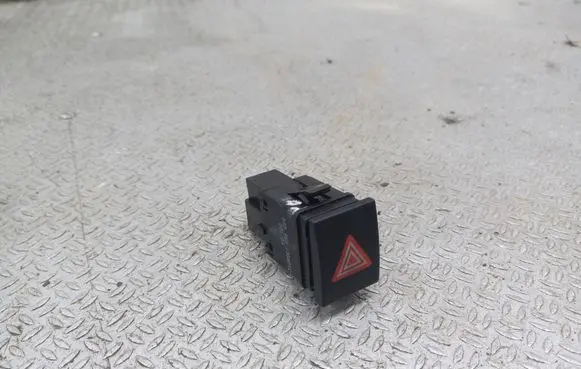 Volkswagen Polo IV 9N3 Hazard light switch 6Q0953235