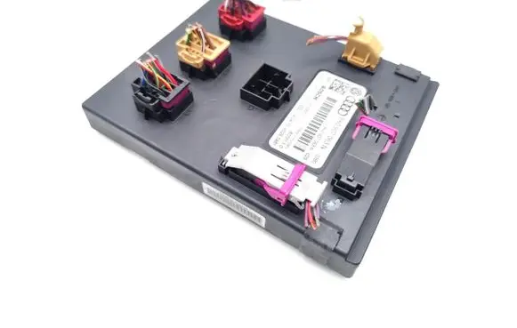 Audi A4 S4 B8 8K Central body control module 8K0907063N F005V00852
